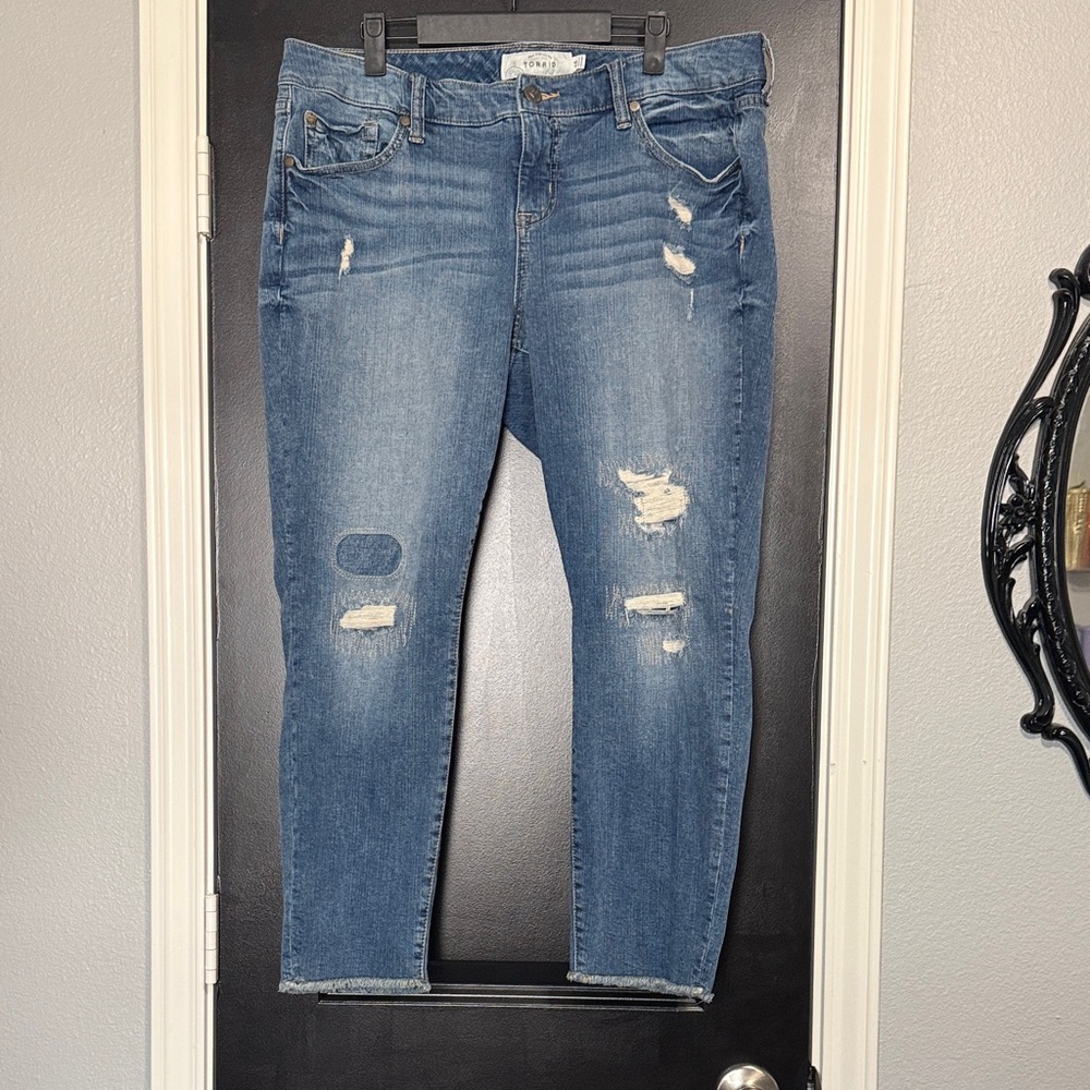 torrid Distressed Ankle Cropped Jeans in Medium Blue